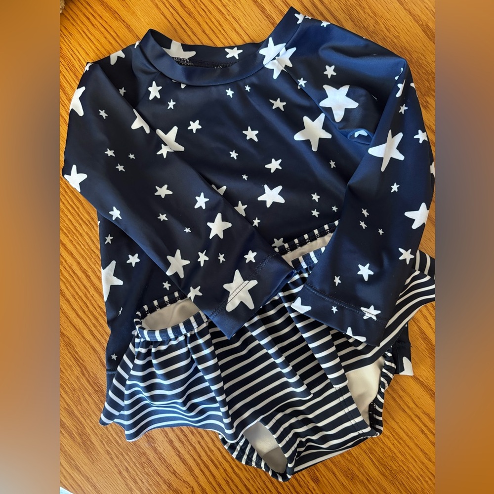 Moon and Back by Hanna Anderson. Like new. Wore once for the 4th.